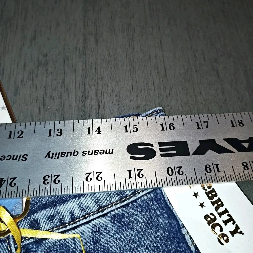 Celebrity Ace Woman's light wash skinny jeans,Size 18